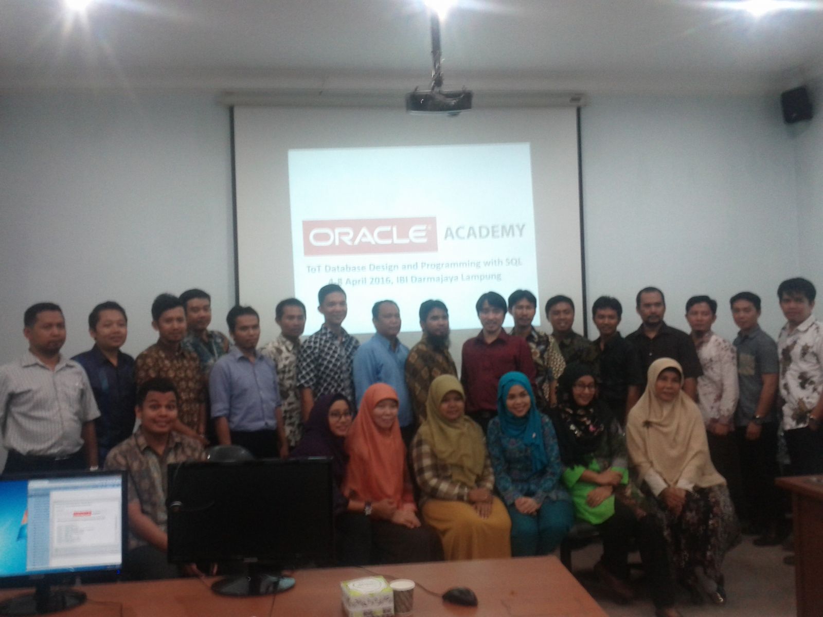 Dosen TI Polbeng Mengikuti Training Oracle Academy